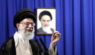 Аятолах Али Хаменей защити Ахмадинеджад.