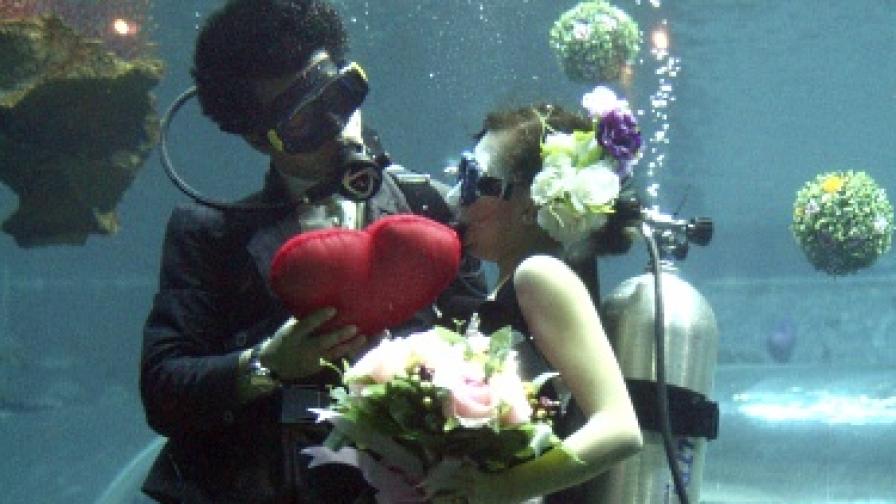 В Тайланд пък предлагат сватба под водата
