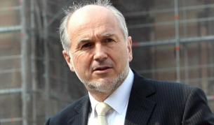 Валентин Инцко следи за прилагането на Дейтънското споразумение от 1995 г.