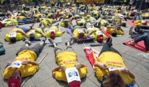 Протестиращи съкратени служители на "Хюлет-Пакард"