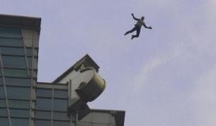 Кризата стимулира самоубийци, намалява катастрофи