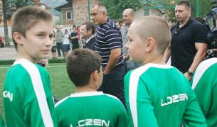 Бойко Борисов днес откри спортно игрище за целогодишно ползване в с. Горни Лозен