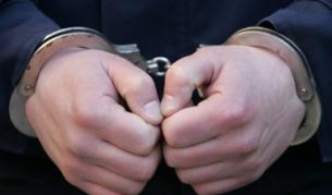 Арестуваха полицай за изнудване