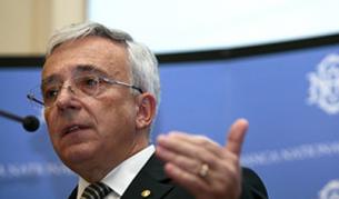 Мугур Исъреску