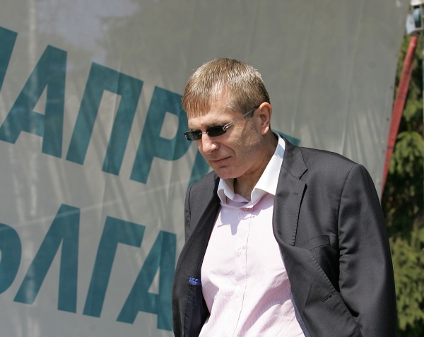 "Лидер" не си плаща на застъпниците