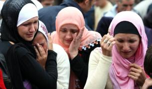 Прди 10 дни в мемориала в Сребреница в Бонса бяха погребани останките на още 534 разпознати от общо 8-те хиляди, убити от сърбите