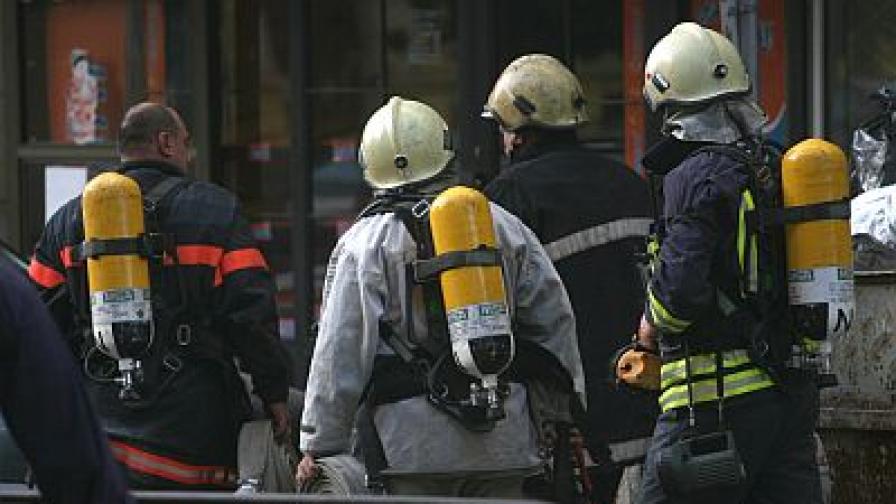 Пожар избухна днес в сграда на ъгъла на ул. Раковски и Славянска