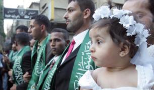 Хамас ожени 382 палестински двойки