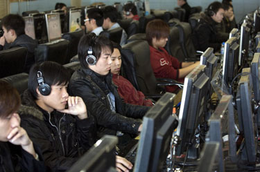 Китайците с интернет повече от населението на САЩ