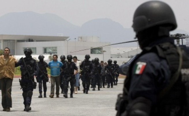 Нови 20 жертви на войната с картелите в Мексико