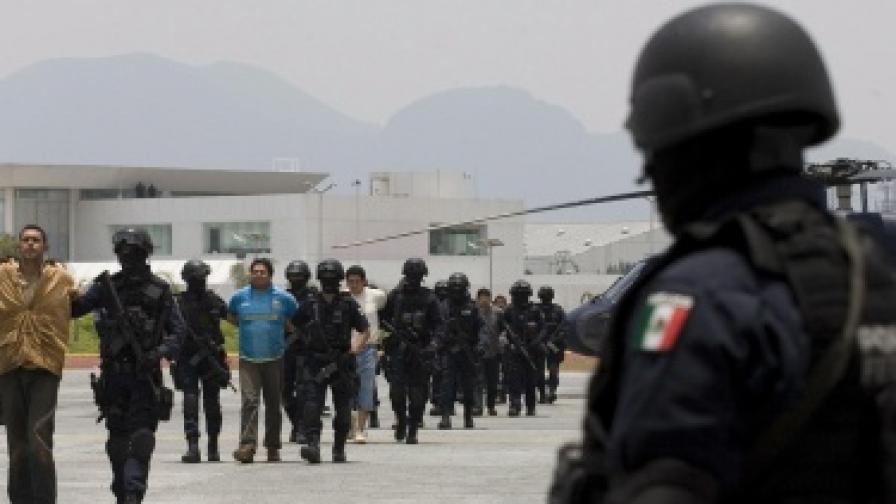 Нови 20 жертви на войната с картелите в Мексико