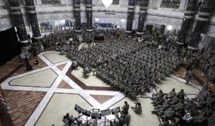 Ирония - в един от бившите дворци на Саддам американски войници полагат клетва на тържествена церемония