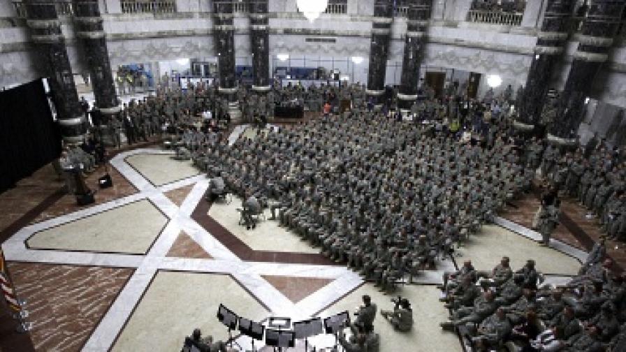 Ирония - в един от бившите дворци на Саддам американски войници полагат клетва на тържествена церемония