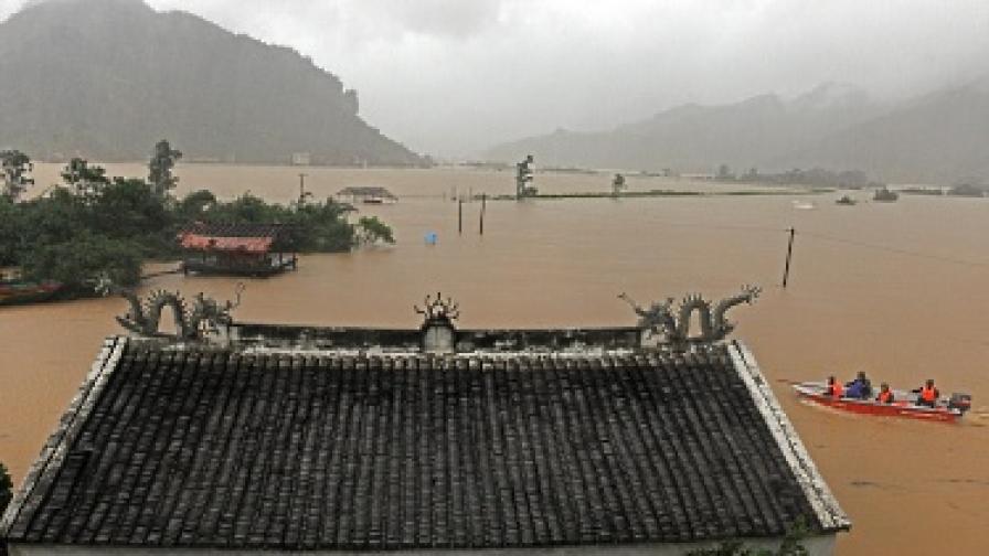 В провинция Чжъцзян вече има наводнени села<br />