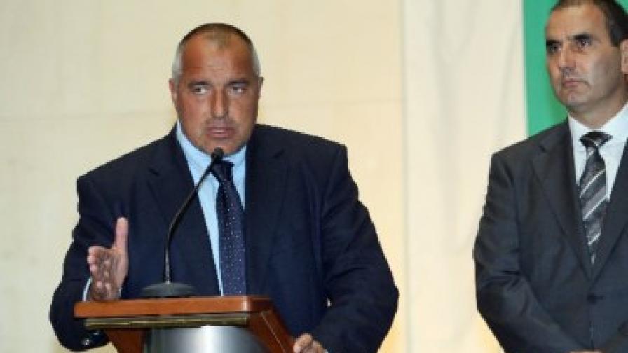 Борисов в МВР: Ударете корупцията при катаджиите