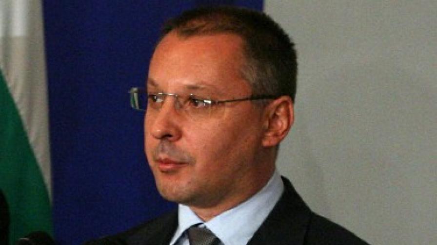 Станишев задълба в лова на вещици