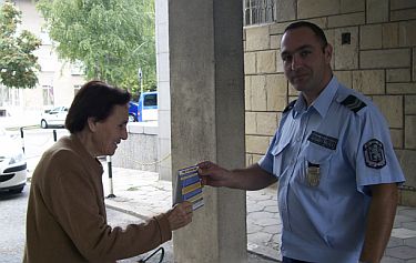 Полицията издава календар за 2010 г. срещу измамите