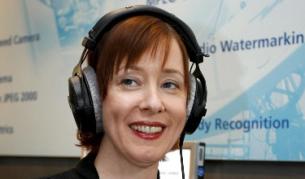 През слушалки - музика до определени децибели