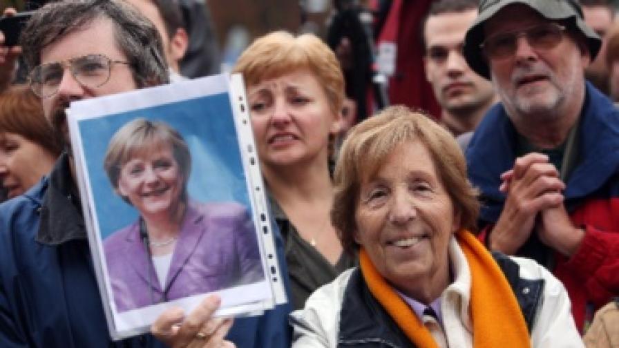 Меркел печели сърцата на германците със своя сдържан стил на поведение