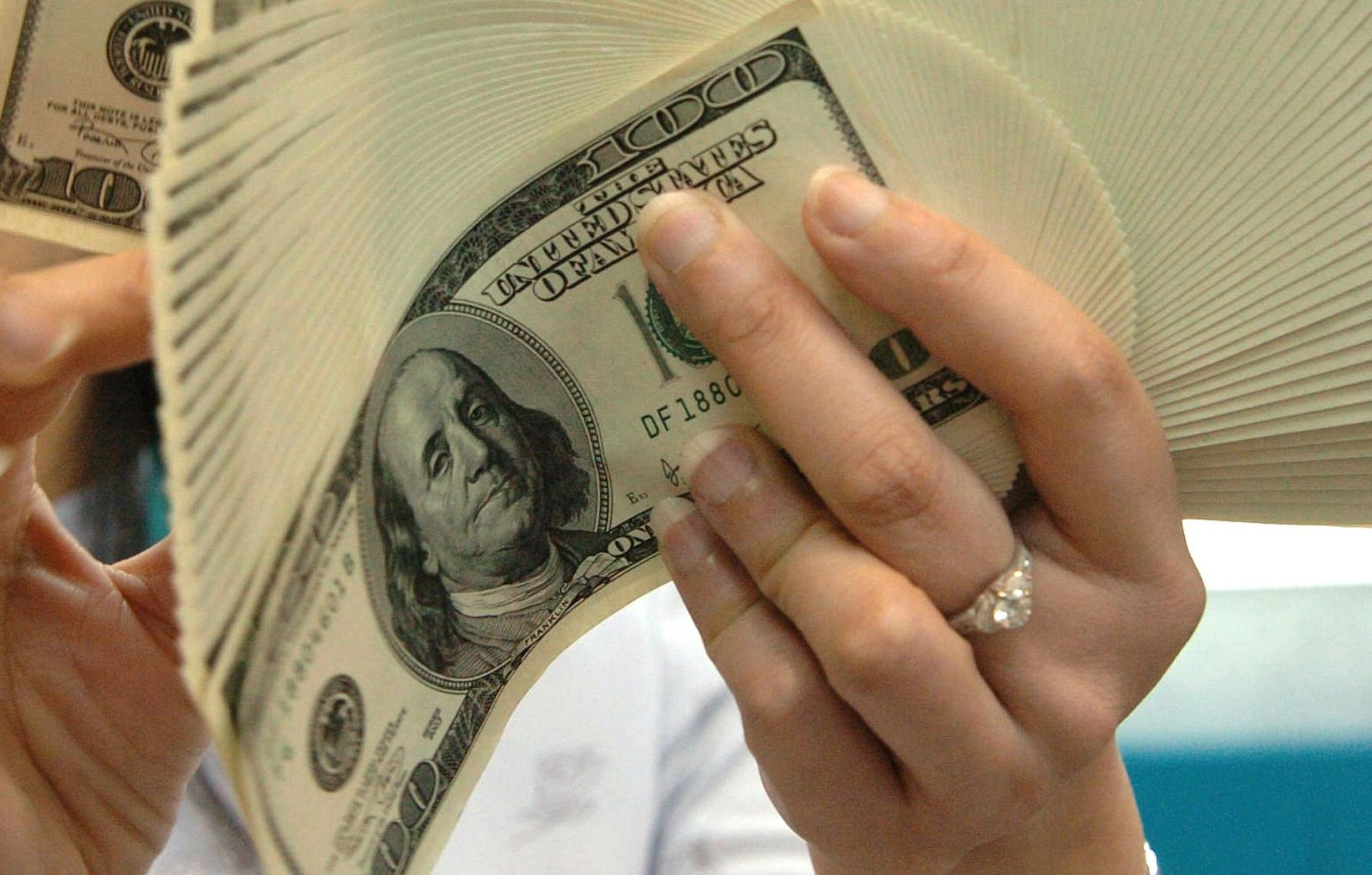 Руски мошеници превели в българска банка 20 млн. долара