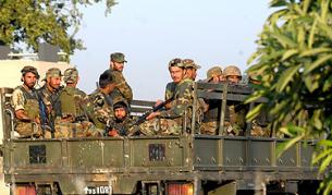 Командоси щурмуваха генщаба на пакистанската армия, за да освободят заложници