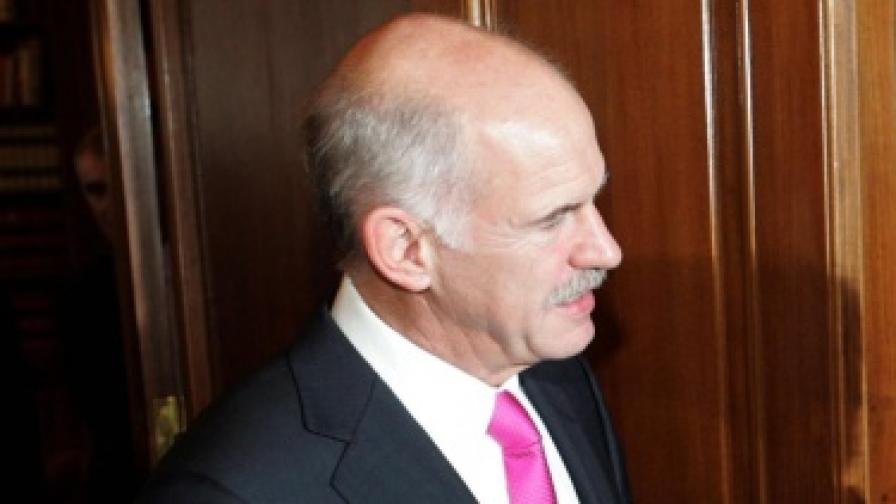 Гръцкият премиер Георгиос Папандреу, който е и външен министър
