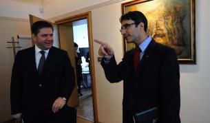 Министрите Трайков и Шматко по време на срещата им в София на 18 септември 2009 г.