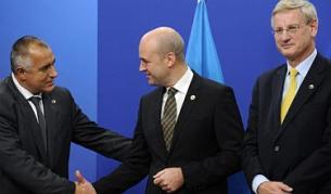 Българският премиер при пристигането си за срещата. Участниците бяха посрещани от премиера и външния министър на Швеция - ротационен председател на ЕС.