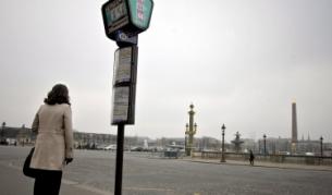 Автобусна спирка на "Плас дьо ла конкорд" в Париж