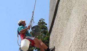 На много панелни блокове се поставя външна топлоизолация, за да пестят собствениците от сметките за отопление