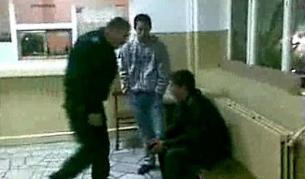 Кадър от случката в полицейското управление на Долни Дъбник