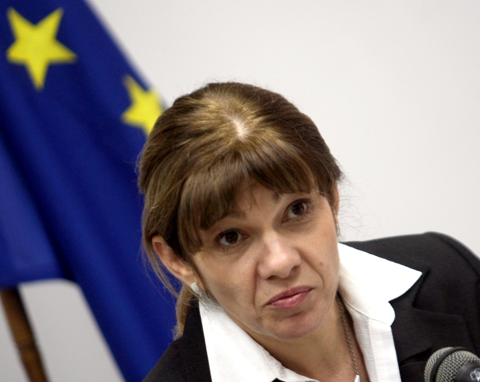 Министър Караджова: Няма как да заработи "Кремиковци"