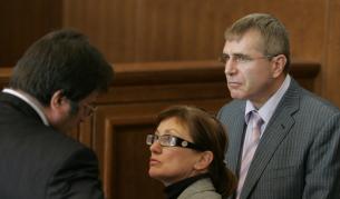 Христо Ковачки с адвокатите си в съда