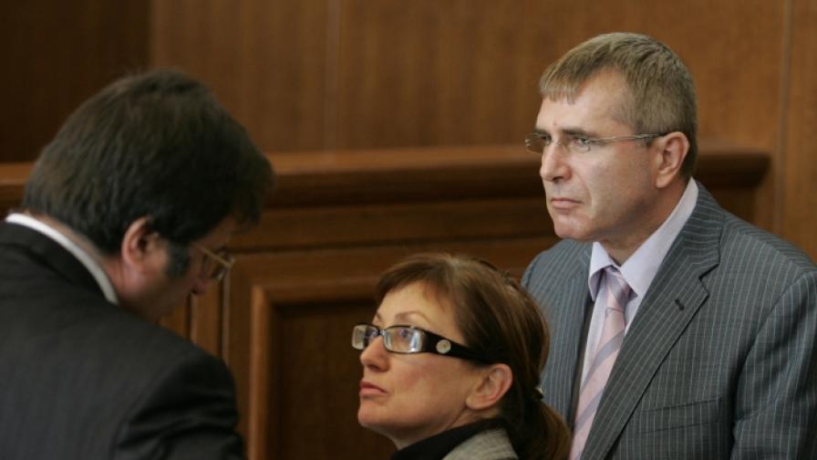 Христо Ковачки с адвокатите си в съда