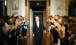 Кристиан Лакроа на финала на последното си ревю с модели "от кутюр" )снимка от 7 юли 2009 г.)