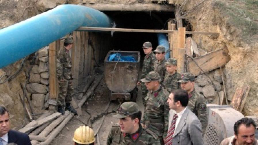 19 загинаха след срутване на мина в Турция