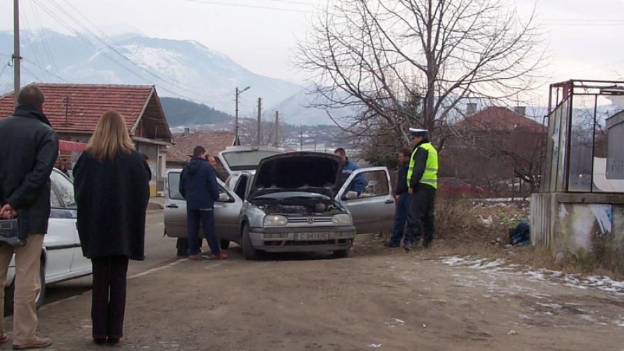 Крадецът на коли Николай Христов–Хайо бе застрелян на 19 февруари 2008 г. в Перник. Архивната снимка е от арестуването му през 2004 г.