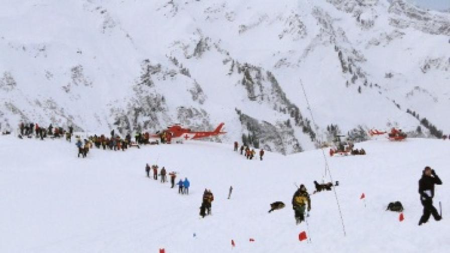Петима загинаха от лавини в Швейцария
