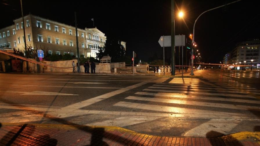 Бомба пред парламента в Атина