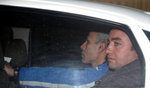 Агджа (л) при напускането на затвора