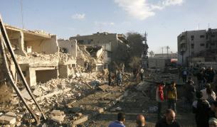 Пред хотел "Ал Хамра"