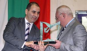 Собственикът на Дарик Радосвет Радев връчи наградата "Политик на годината" на вътрешния министър Цветан Цветанов