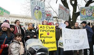 Над 300 души протестираха промените в Закона за ГМО