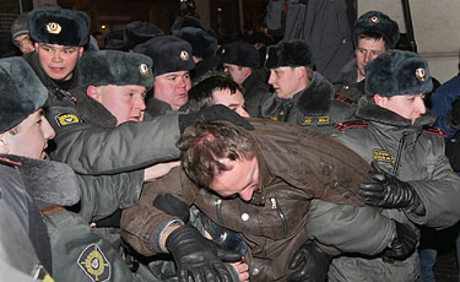 Арестуваха видни опозиционери на протест в Москва