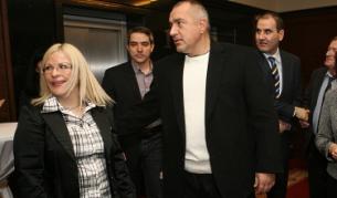 Премиерът с основателката на асоциация "С лице към света" Мария Бонева