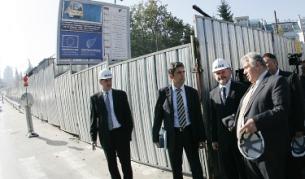 При строителството на бул. "Черни връх" едното платно остана отворено за движение на автомобили