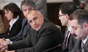 Бойко Борисов (средата) до Симеон Дянков и Божидар Нанев (л)