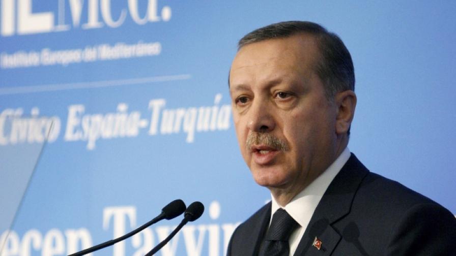 Турският премиер Реджеп Тайип Ердоган направи съобщението в Мадрид
