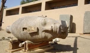 Главата на Аменхотеп ІІІ без брада