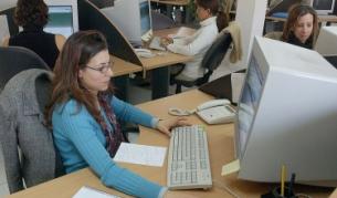 Жените у нас са по-образовани, но работят за по-малко пари от мъжете